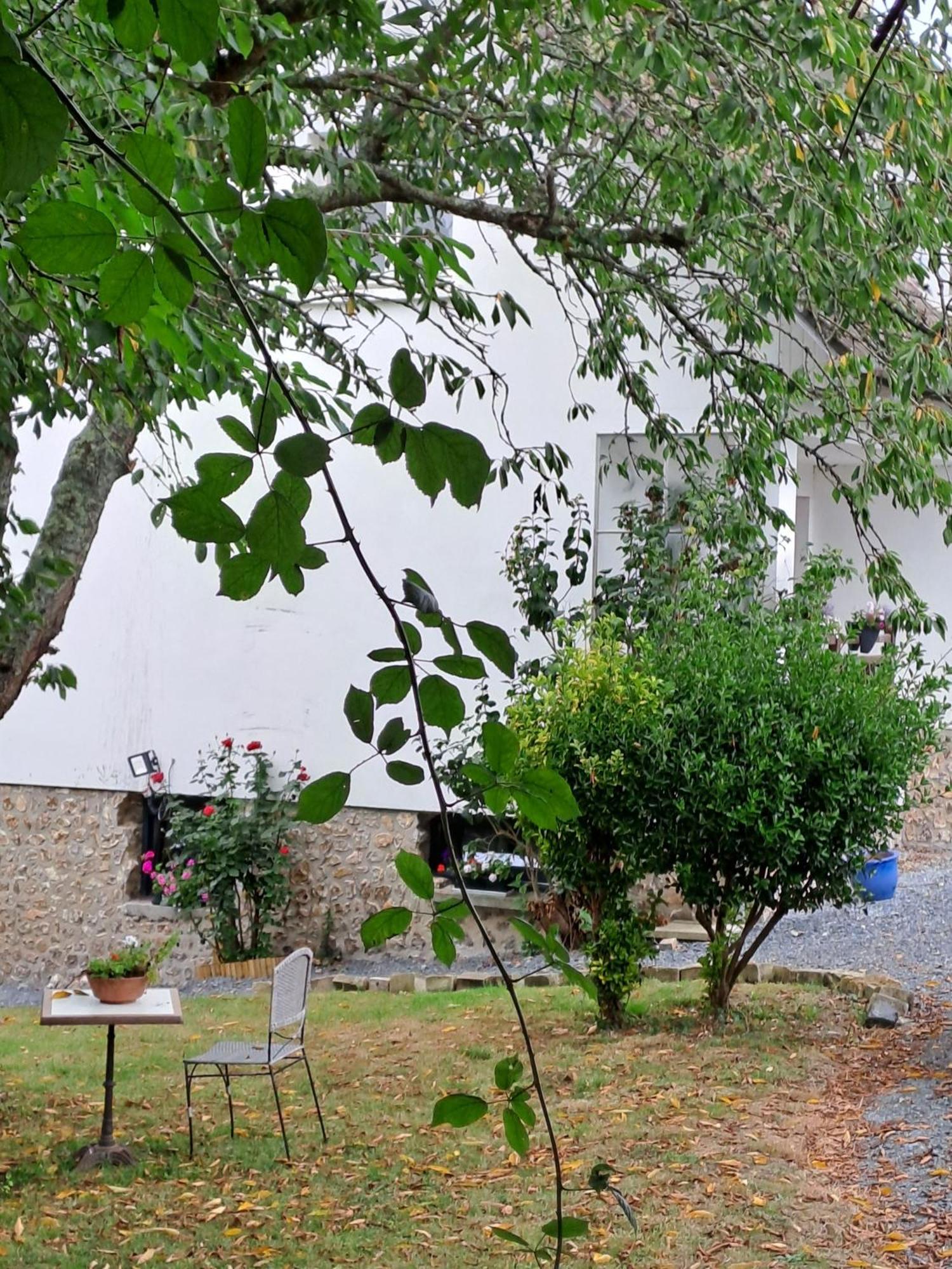 La Jufe Hotell Cormeilles  Exteriör bild
